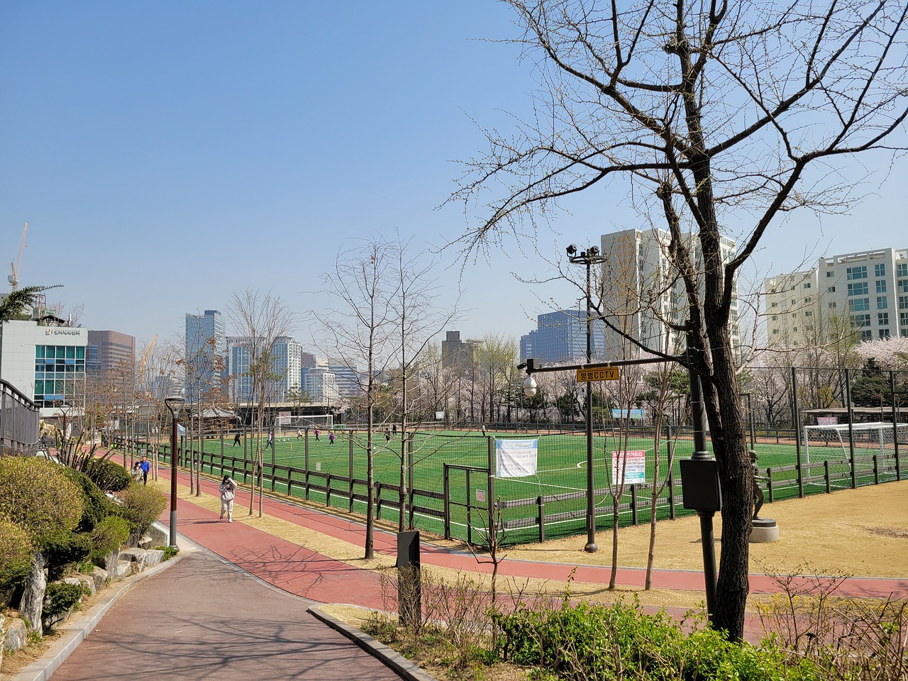 以及詹姆斯